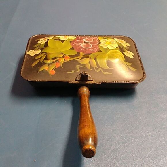 Toleware Silent Butler Crumb Catcher Floral Painted with Wooden Handle - Picture 2 of 7